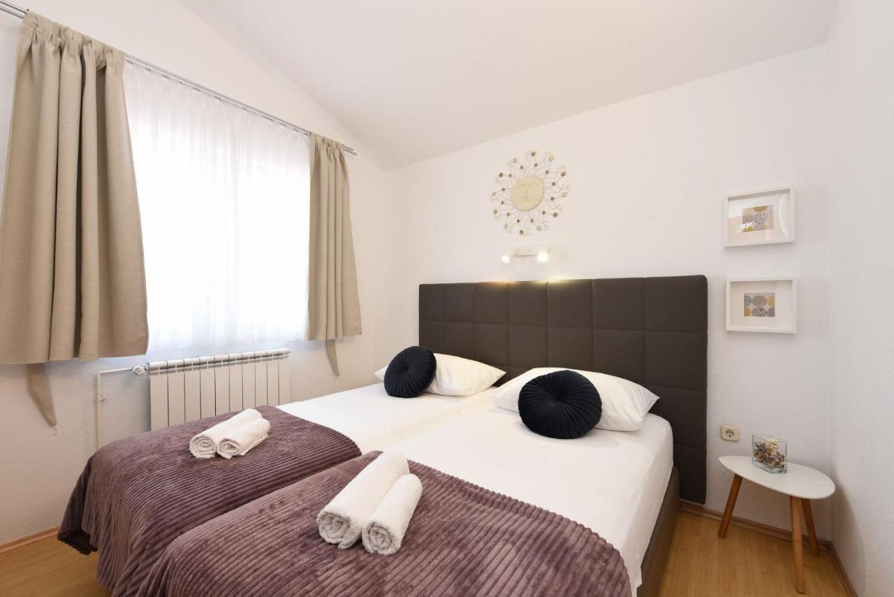 Apartments Amari สตารีกราด-ปาเคลนีซา ภายนอก รูปภาพ