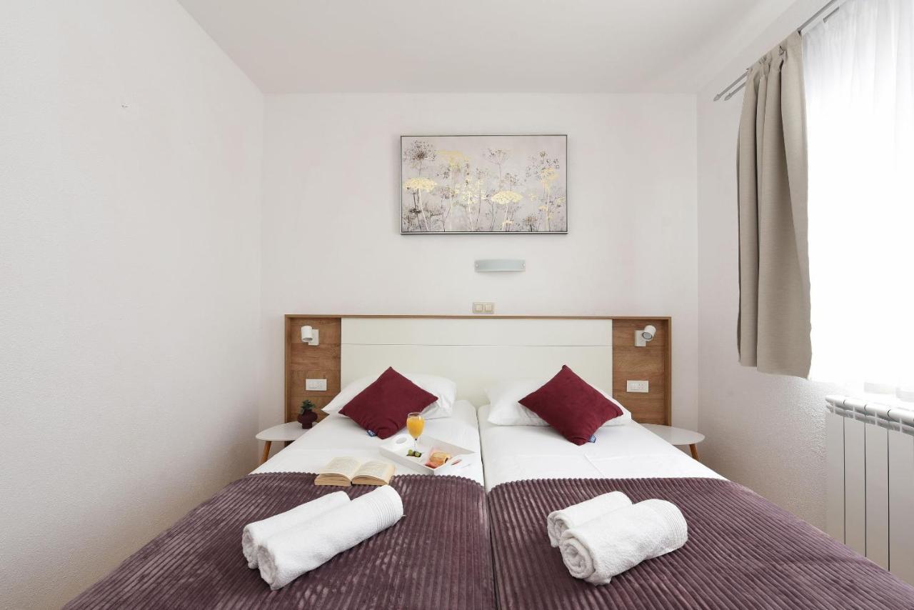 Apartments Amari สตารีกราด-ปาเคลนีซา ภายนอก รูปภาพ