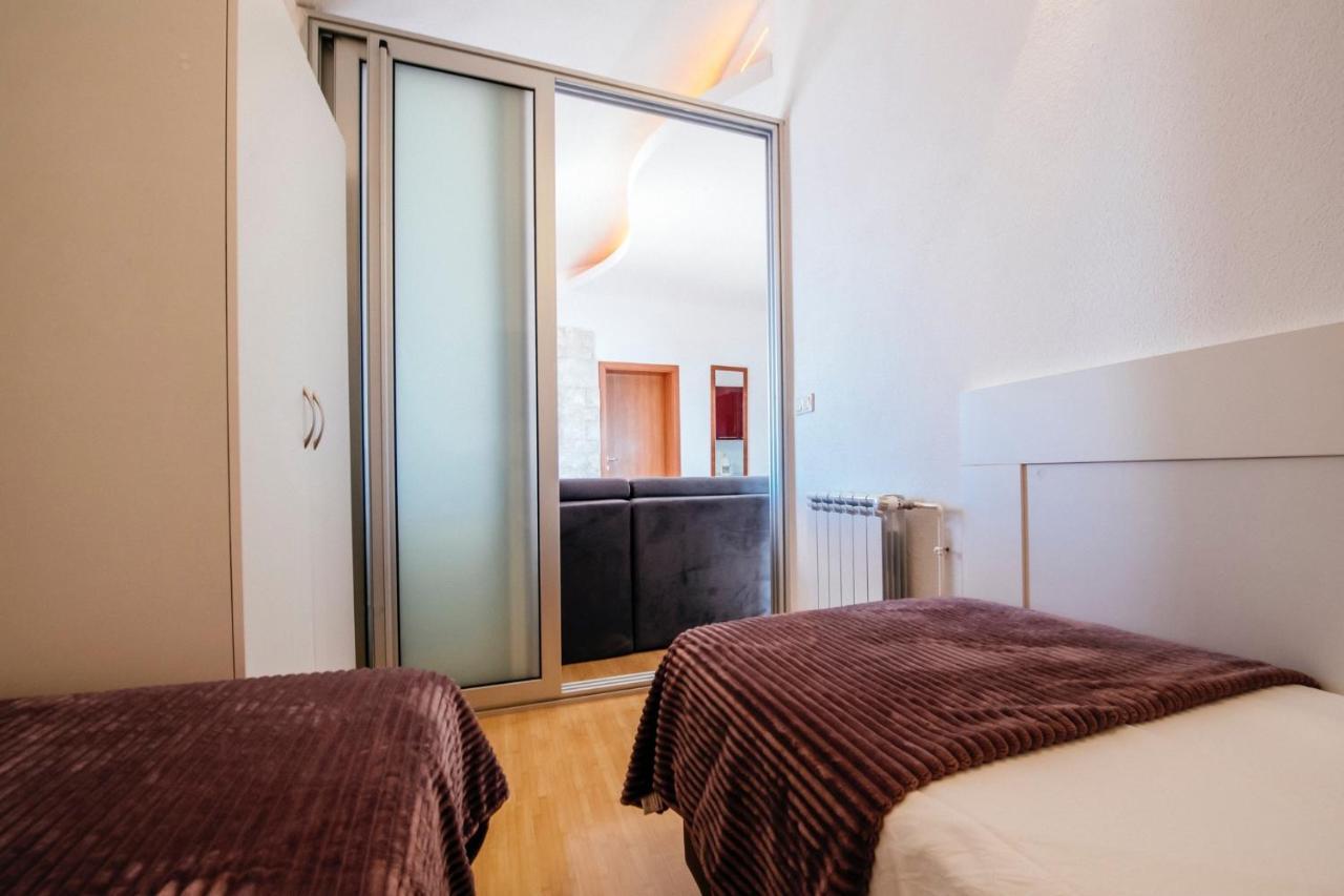 Apartments Amari สตารีกราด-ปาเคลนีซา ภายนอก รูปภาพ