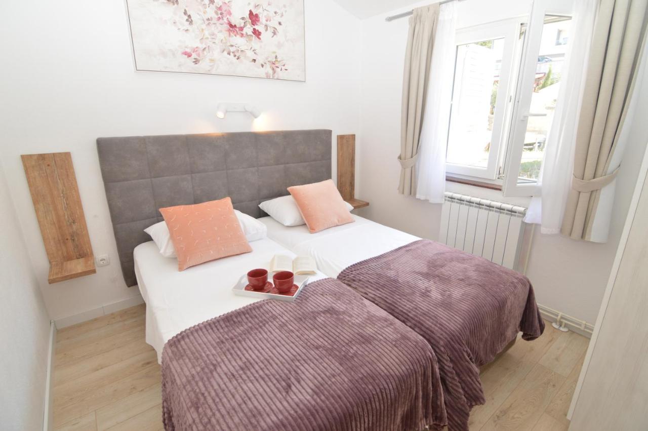Apartments Amari สตารีกราด-ปาเคลนีซา ภายนอก รูปภาพ