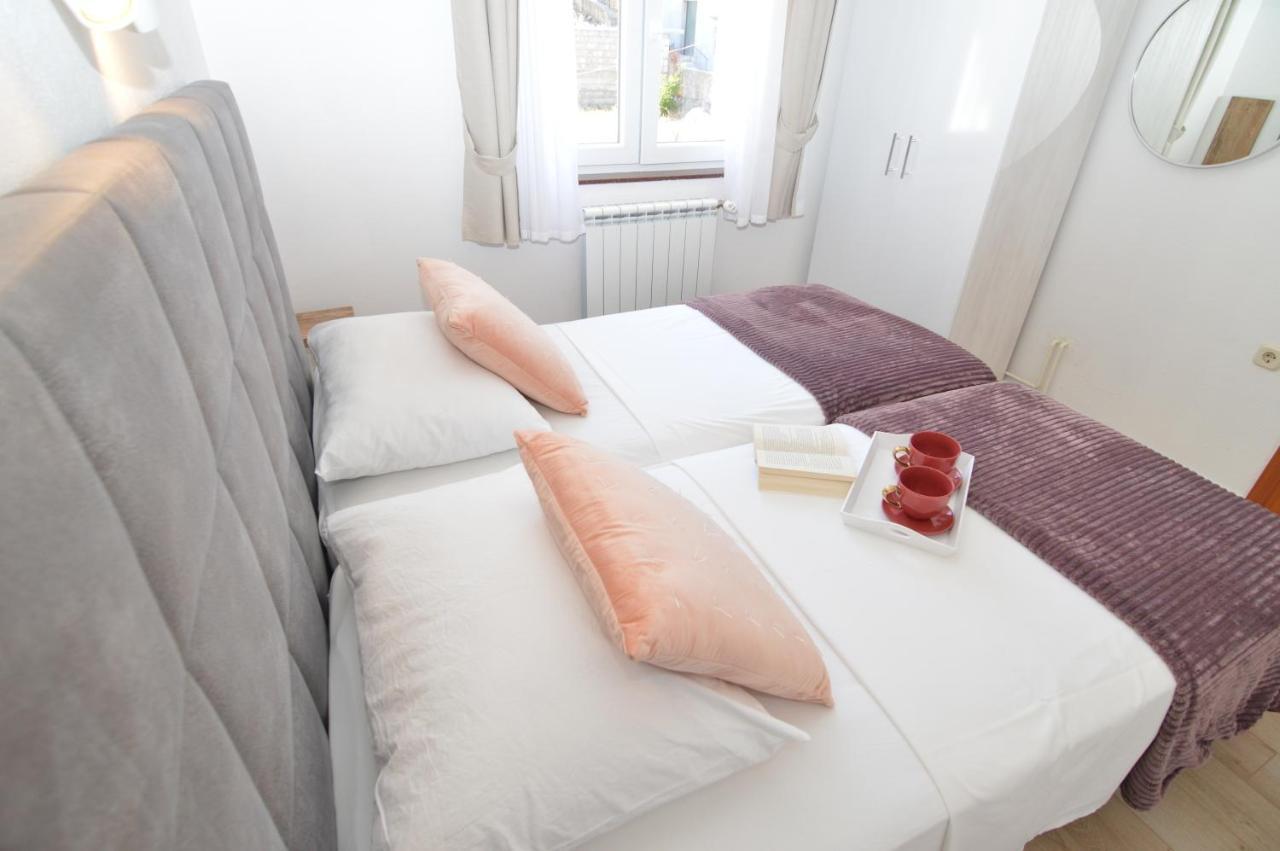 Apartments Amari สตารีกราด-ปาเคลนีซา ภายนอก รูปภาพ