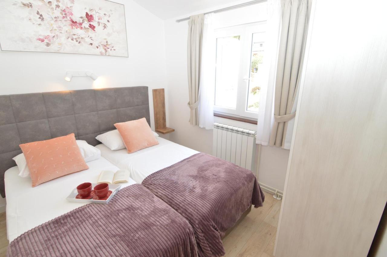 Apartments Amari สตารีกราด-ปาเคลนีซา ภายนอก รูปภาพ
