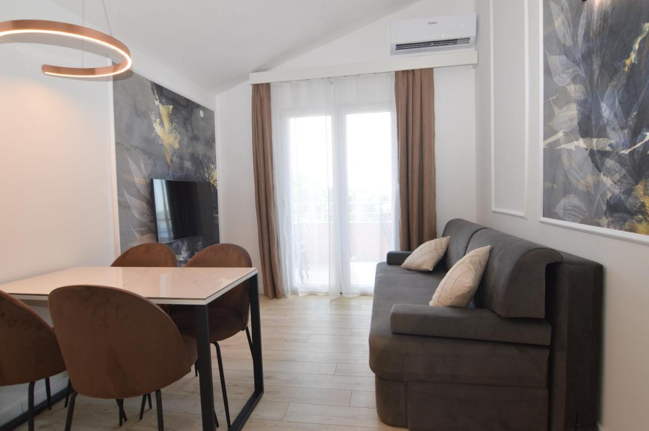 Apartments Amari สตารีกราด-ปาเคลนีซา ภายนอก รูปภาพ