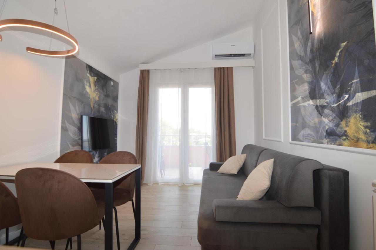 Apartments Amari สตารีกราด-ปาเคลนีซา ภายนอก รูปภาพ