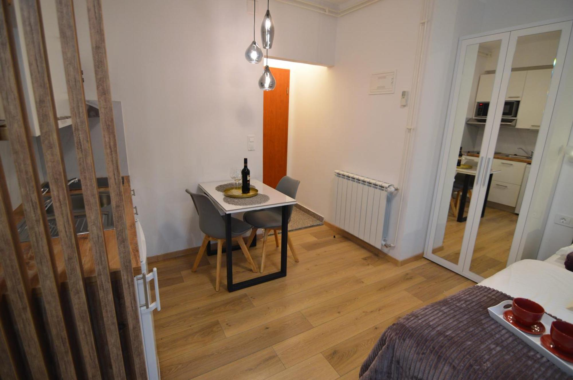 Apartments Amari สตารีกราด-ปาเคลนีซา ห้อง รูปภาพ