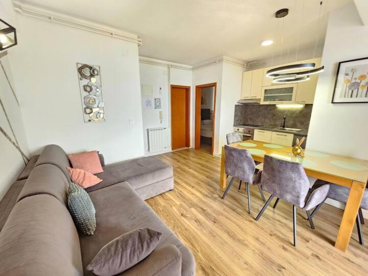 Apartments Amari สตารีกราด-ปาเคลนีซา ภายนอก รูปภาพ