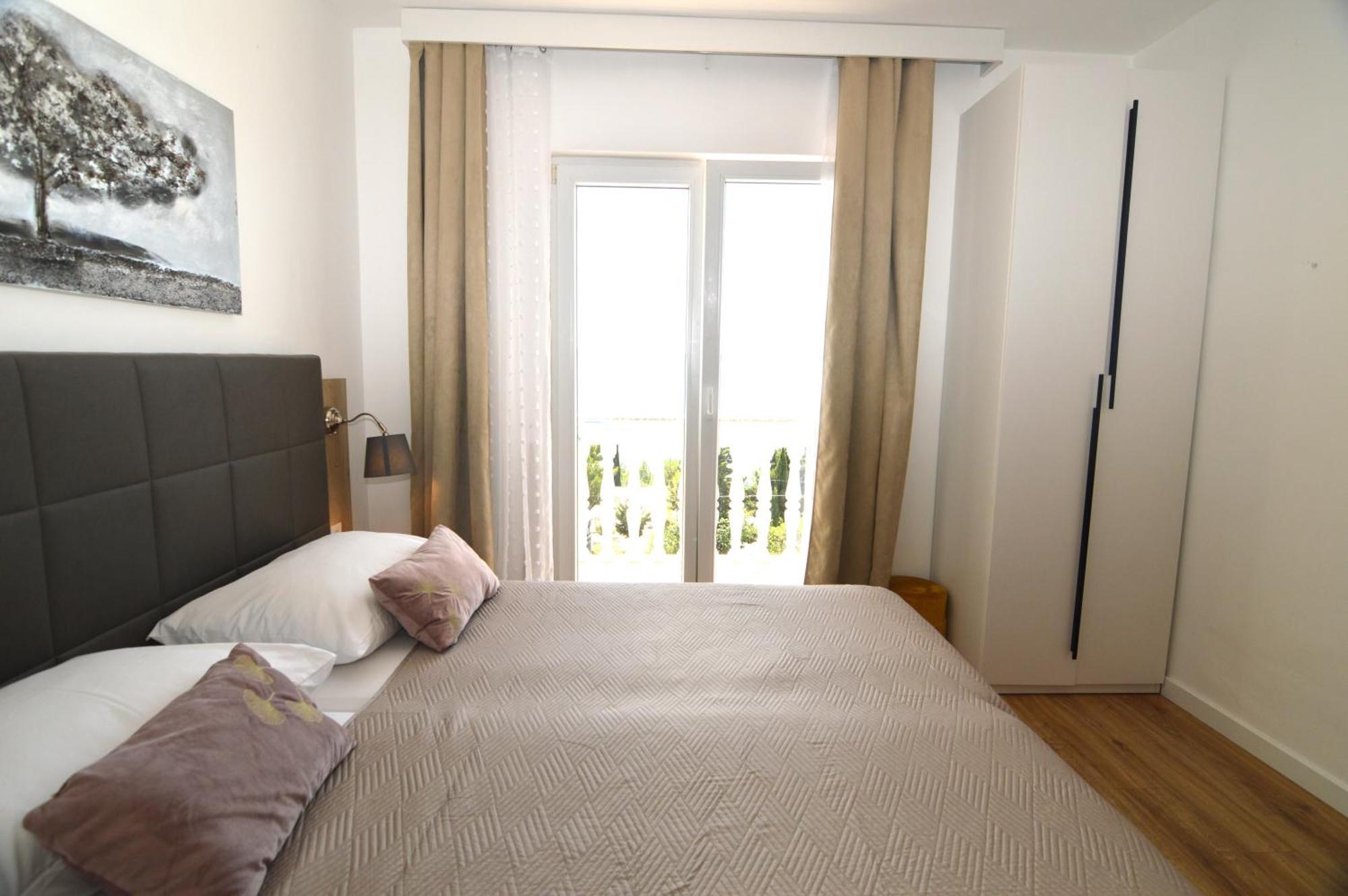 Apartments Amari สตารีกราด-ปาเคลนีซา ภายนอก รูปภาพ
