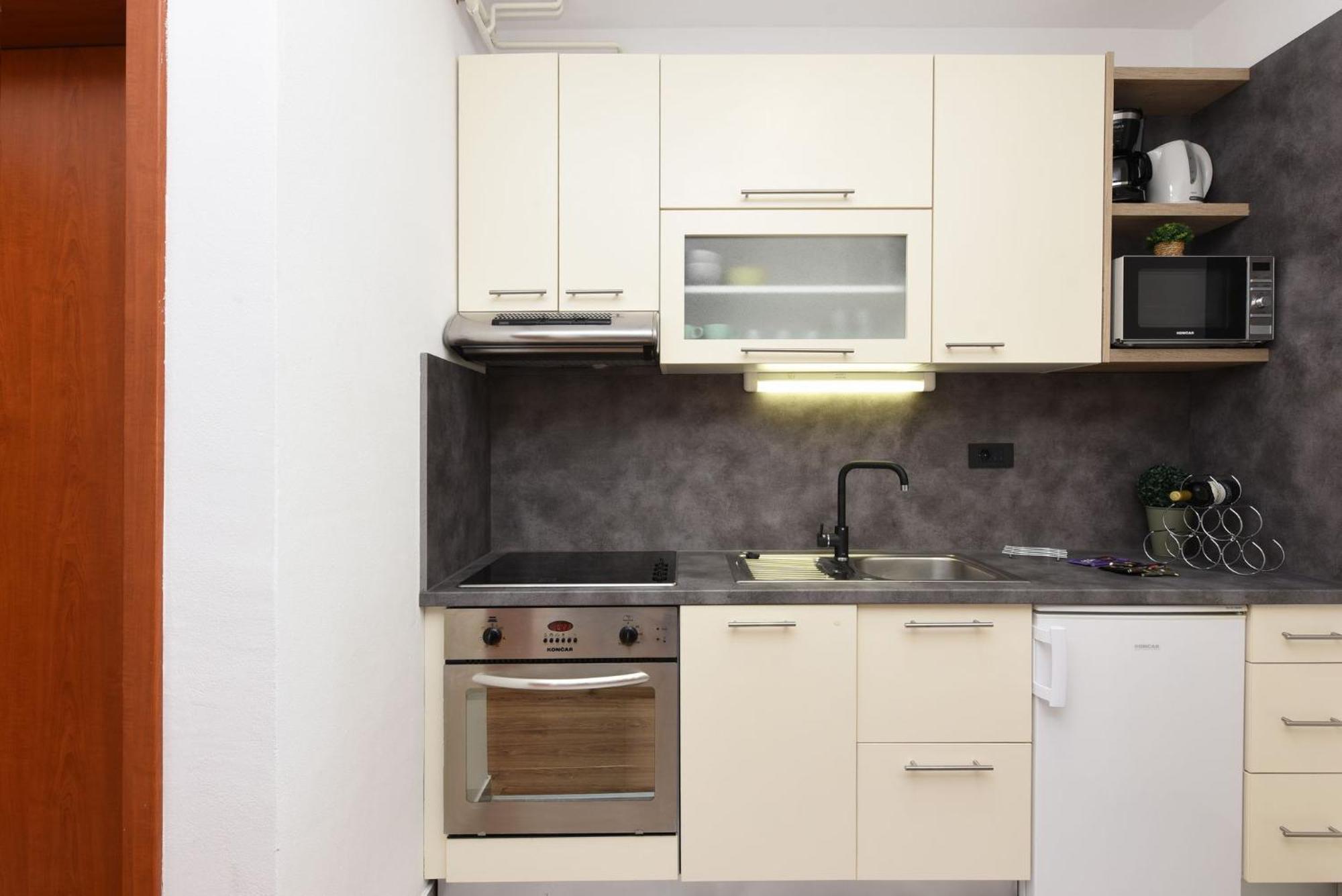 Apartments Amari สตารีกราด-ปาเคลนีซา ภายนอก รูปภาพ